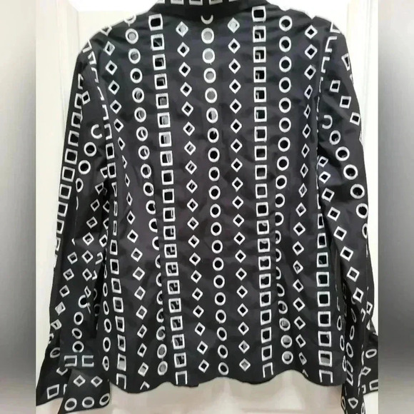 D & Y Women's Geometric Unique Cut Out Button Down Embroidered Shirt Size Large - Picture 2 of 4